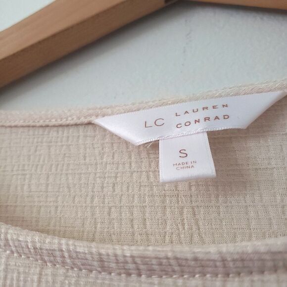 LC Lauren Conrad Bell Sleeve Blouse Pink S - Picture 4 of 7